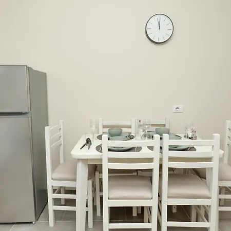 Lavender Apartment *