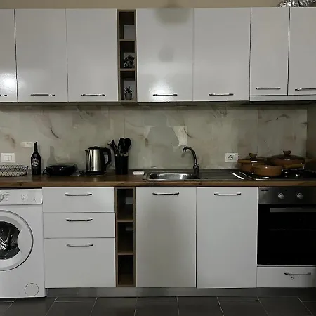 Lavender Apartment *